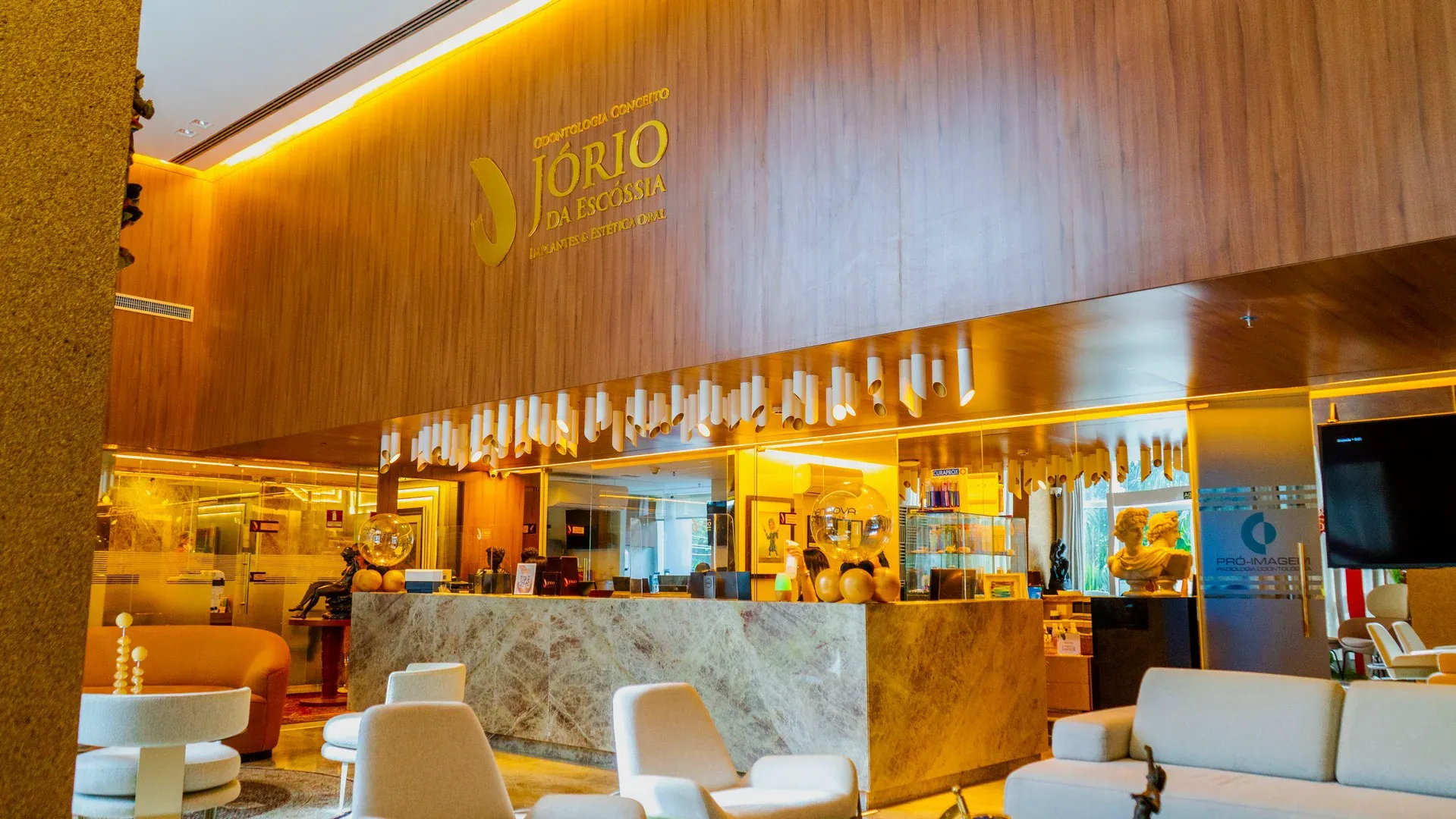 Recepção com logotipo dourado Jório da Escóssia